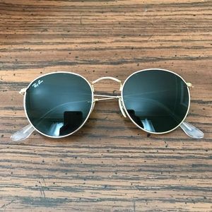 Gold round metal Ray Bans